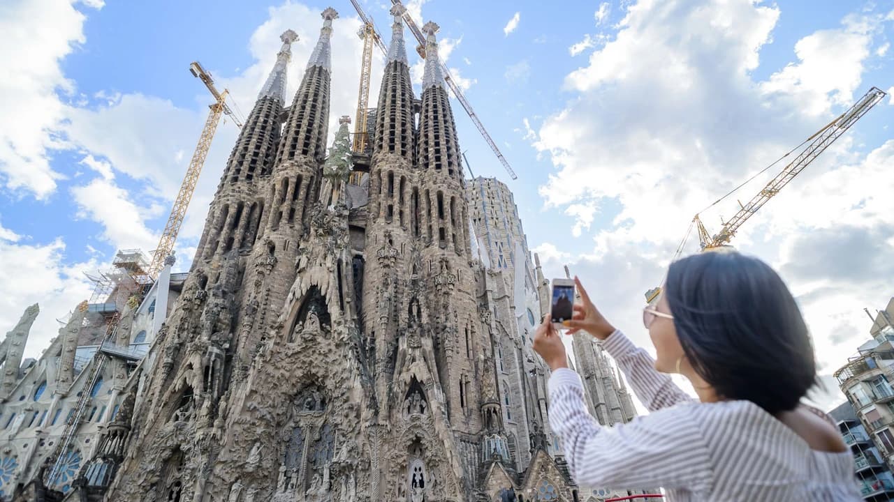 Barcelona Walking Tour with High-Speed Train Transfer from Madrid - Photo 2