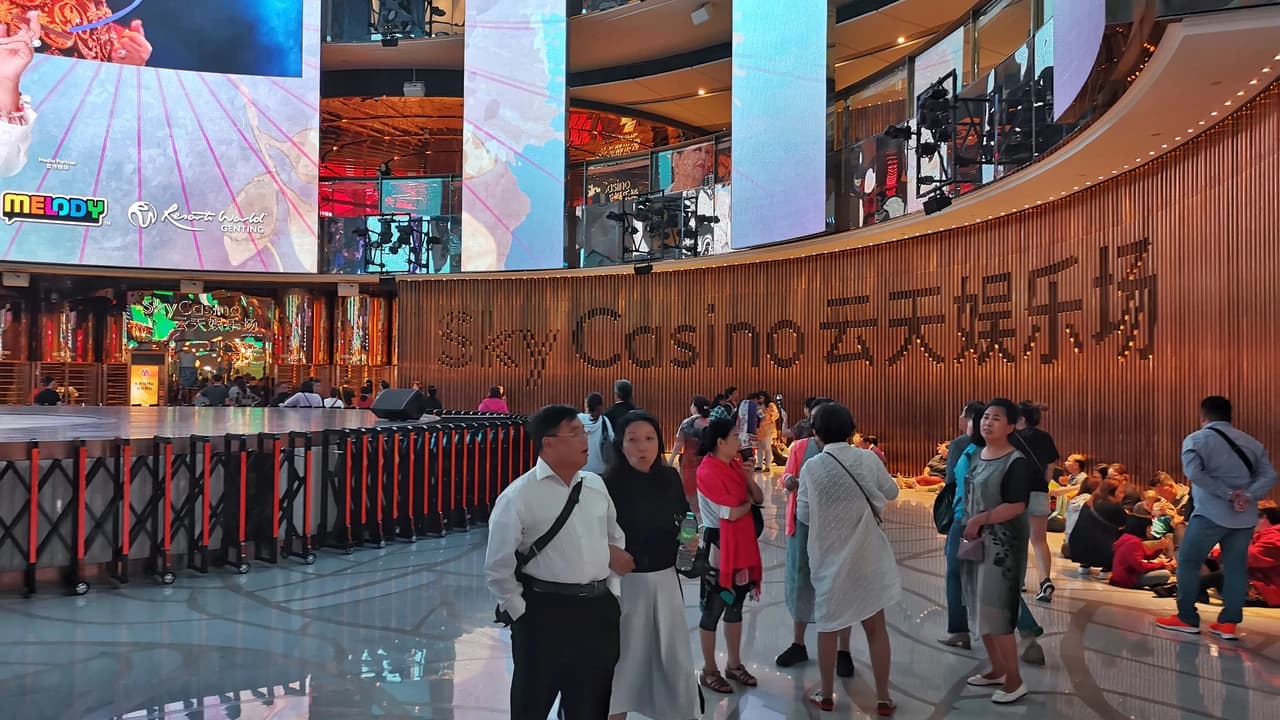 Genting Highlands and Batu Caves Full-Day Tour from Kuala Lumpur - image 6