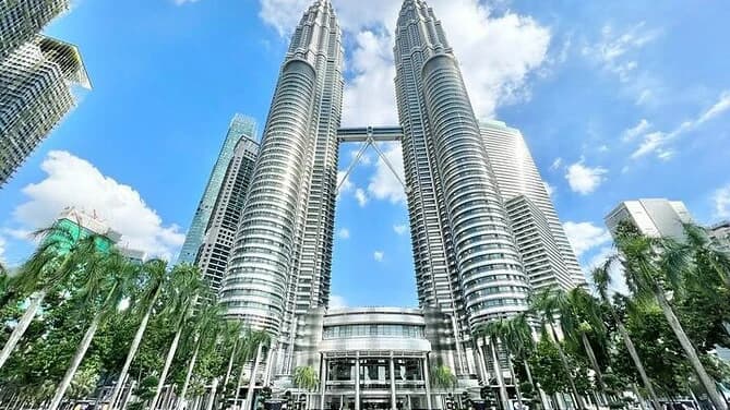 LUXURY VIP bus: Kuala Lumpur (KL) guided day tour from Singapore