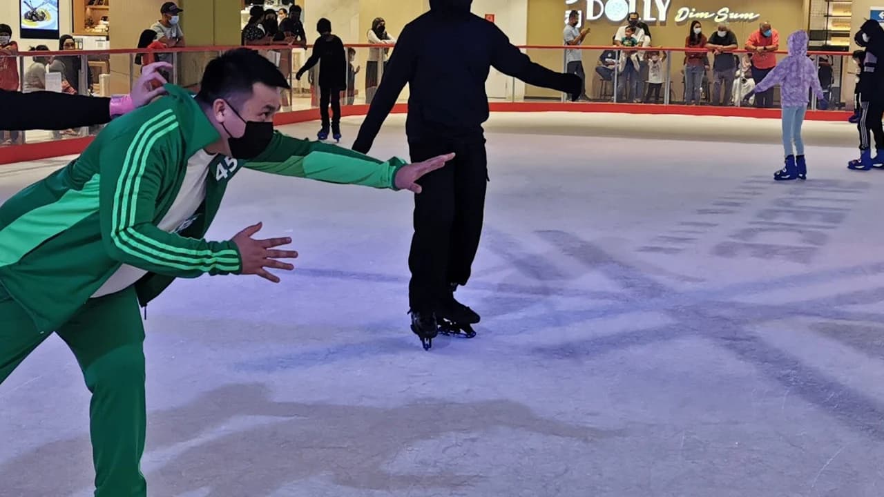 Ice Skating Experience with Blue Ice Skating Rink in Kuala Lumpur - image 8
