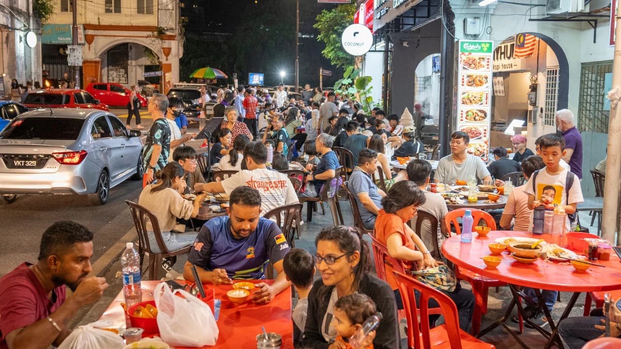 Kuala Lumpur: Nightlife Street Food Tour with 6 Tastings - Photo 2
