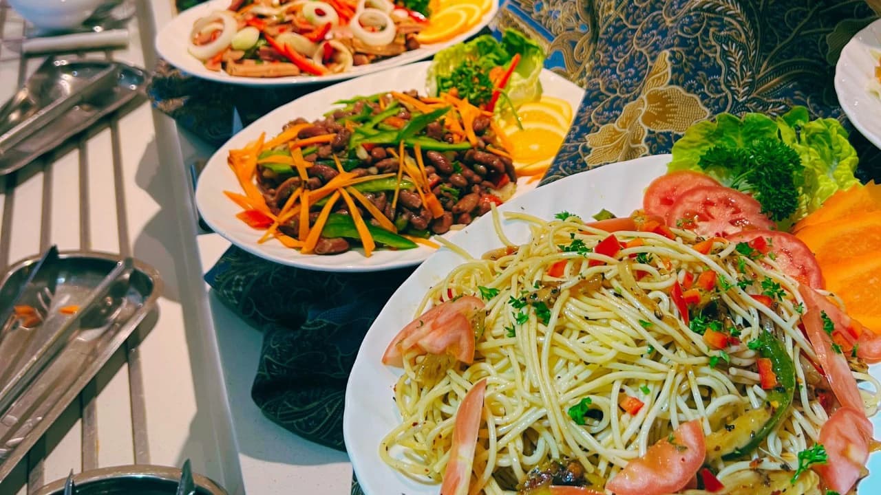 Hotel Dining at The Great Room by Holiday Inn Express Kuala Lumpur City Centre - Photo 4