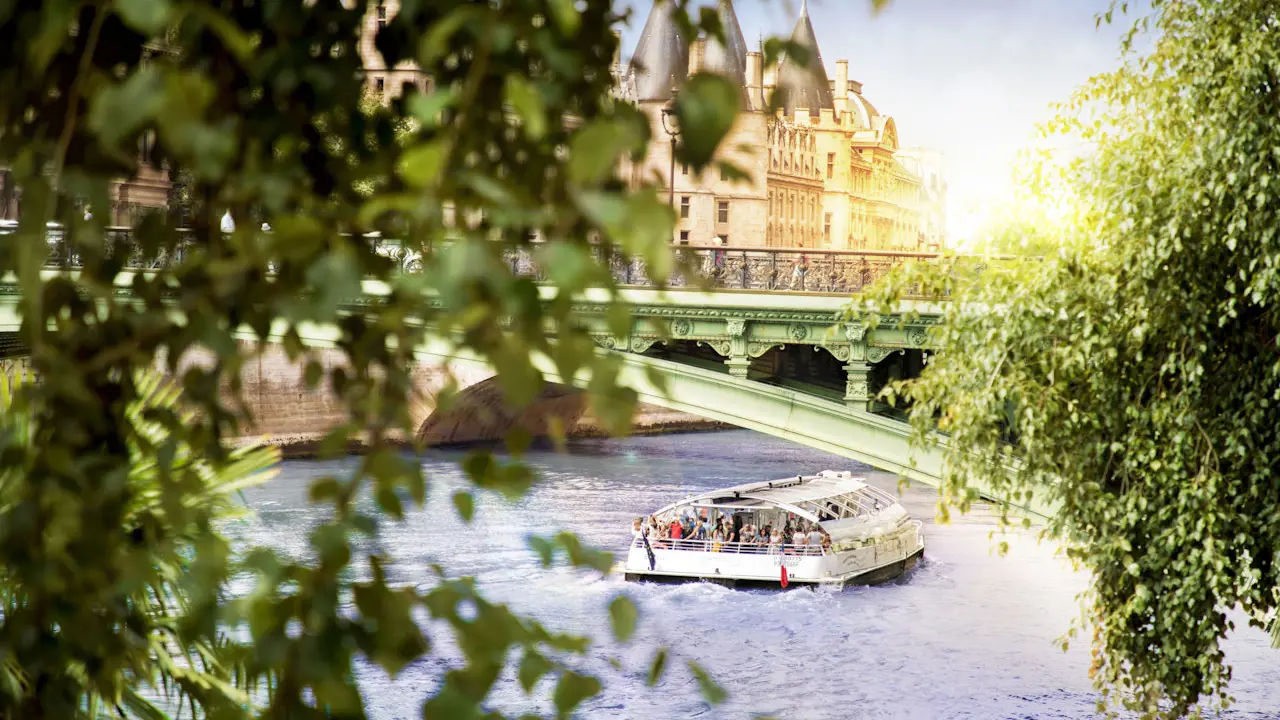 Batobus Paris Hop-on Hop-Off Riverboat - Photo 3