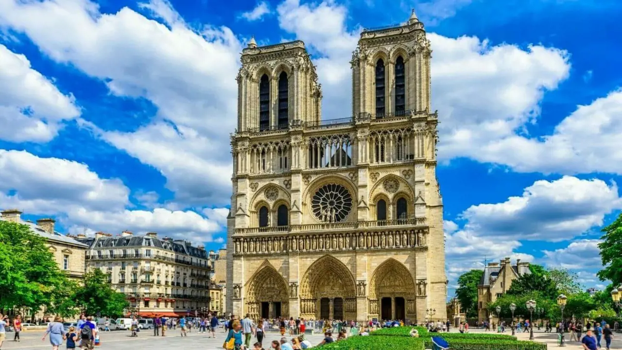 Paris Self-Guided Audio Tour: Eiffel Tower, Notre Dame Cathedral, Louvre Museum - Photo 3
